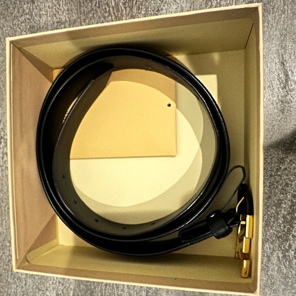 Louis Vuitton leather belt - Picture 3 of 8